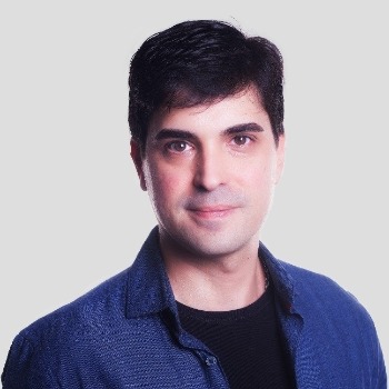 Vitor Teixeira João é um profissional de Marketing e músico. 
